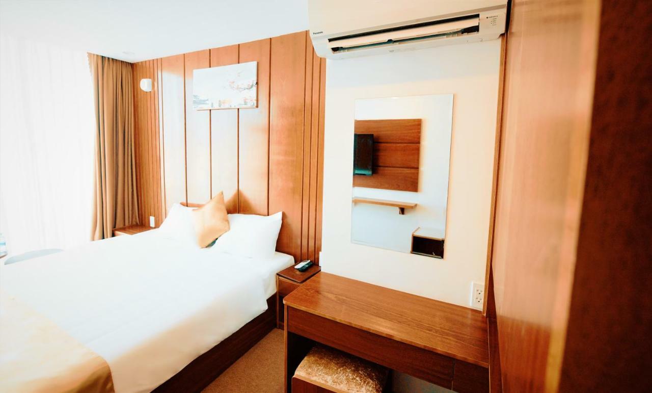 Mira Hotel Куи Нхон Екстериор снимка