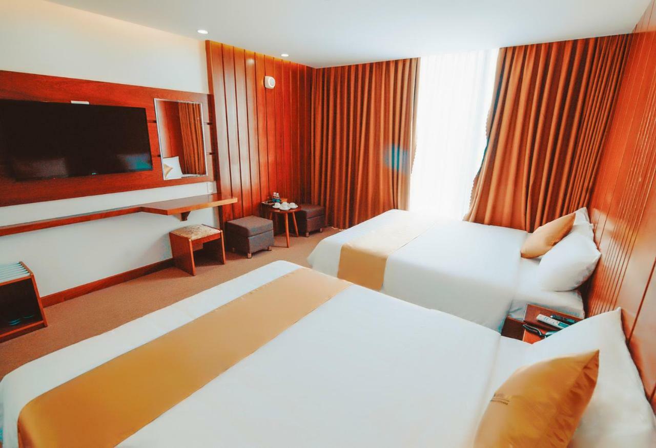 Mira Hotel Куи Нхон Екстериор снимка